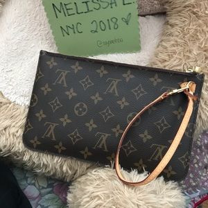 💕Louis Vuitton Neverfull MM/GM Pouch💕